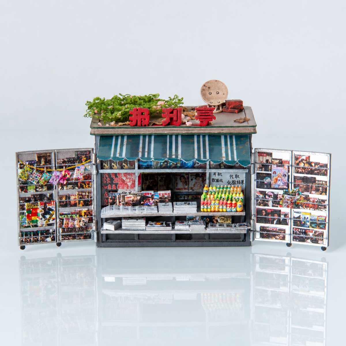 1:64 Old Street Newsstand Diorama Prop - Default Title