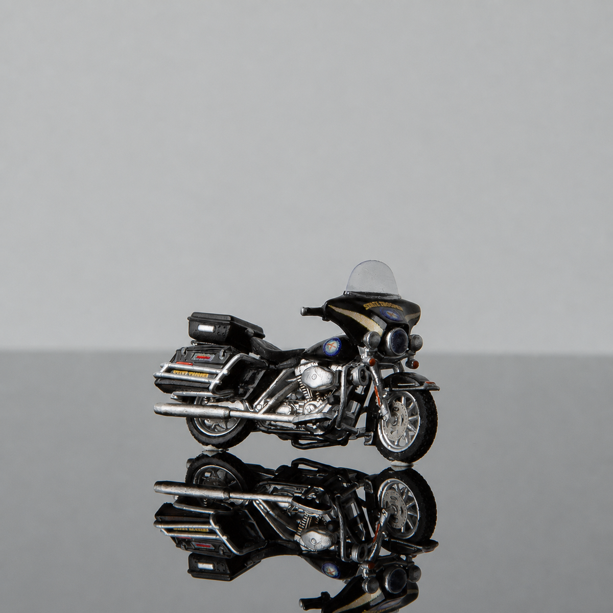 1:64 Harley-Davidson Electra Glide Revival FHP Motorcycle Diorama Prop - Black - Default Title
