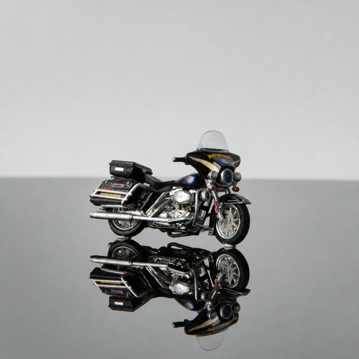 1:64 Harley-Davidson Electra Glide Revival FHP Motorcycle Diorama Prop - Black - additional product image 2