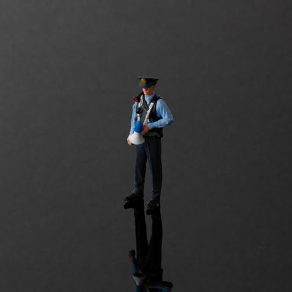 1:64 Japan MPD S1 Miniature Police Figure Series - Japan MPD S1 Megaphone Officer Figure