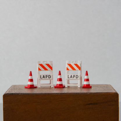 1:64 LAPD S1 Miniature Figure & Prop Series - Two A-Frame Barricades & Three Traffic Cones Prop Set
