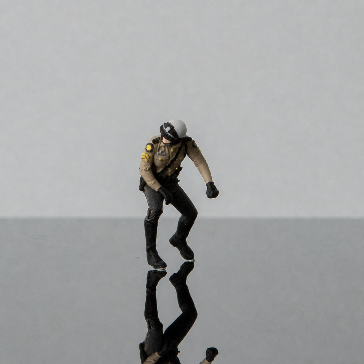 1:64 Florida Highway Patrol (FHP) S2 Motorcycle Unit Miniature Diorama Series - FHP S2 Seated Motorcycle Officer Figure