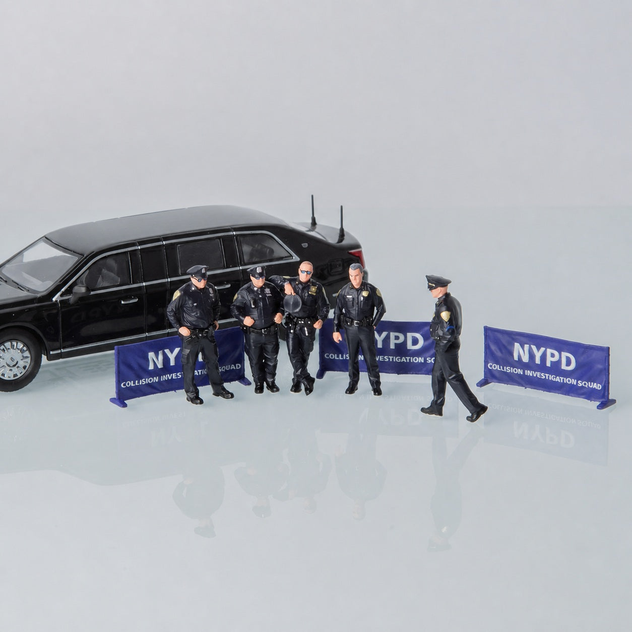 1:64 NYPD S1 Miniature Figure & Prop Series - additional product image 9