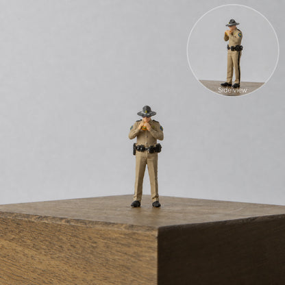 1:64 Florida Highway Patrol (FHP) S1 Miniature Figure & Prop Series - FHP S1 Officer Eating a Hamburger Figure