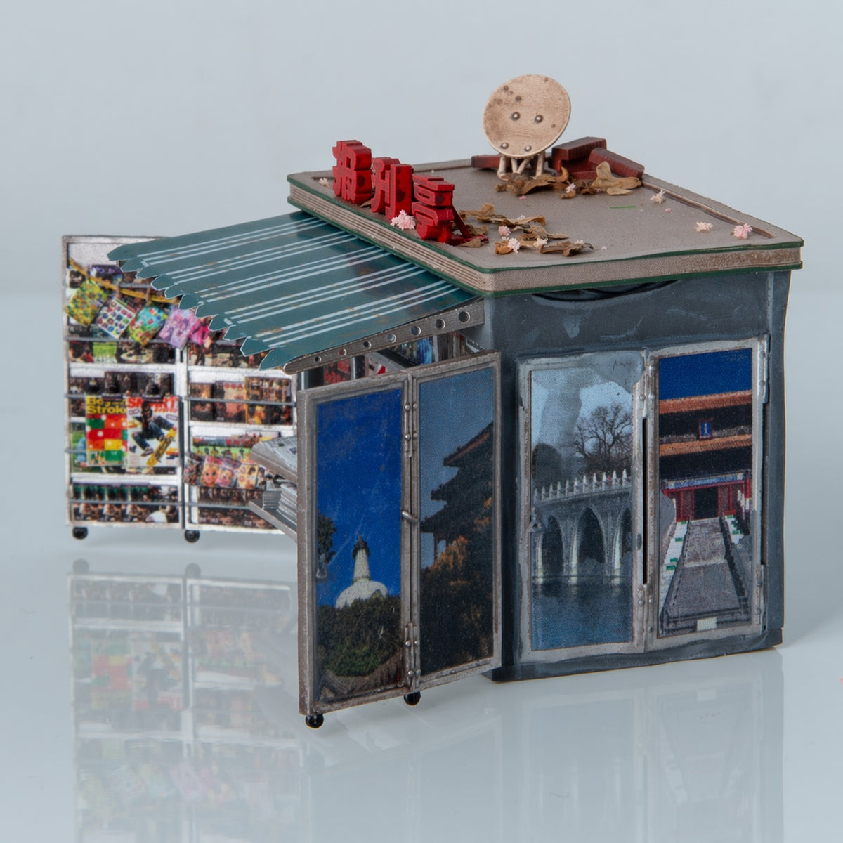 1:64 Old Street Newsstand Diorama Prop - additional product image 3
