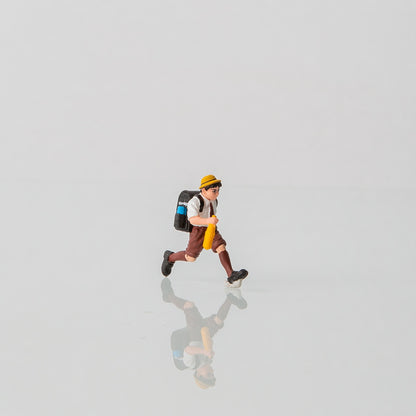 1:64 Japanese Elementary School Students S2 Miniature Diorama Series - Little Boy Hurrying Figure