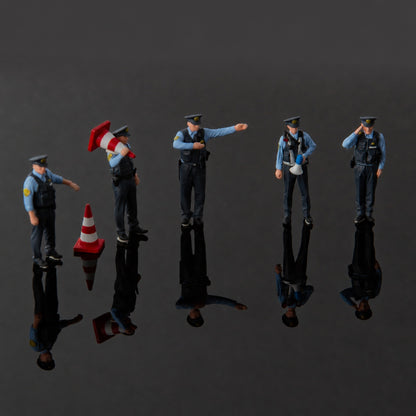 1:64 Japan MPD S1 Miniature Police Figure Series - Japan MPD S1 Saluting Officer Figure