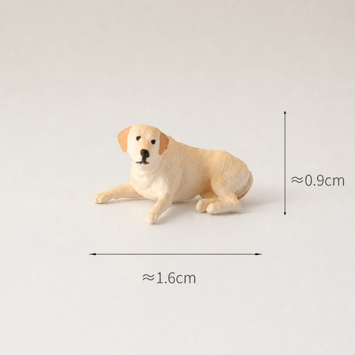 1:64 Cats & Dogs Miniature Animal Figure Series - Cream Labrador in Prone Pose Figure