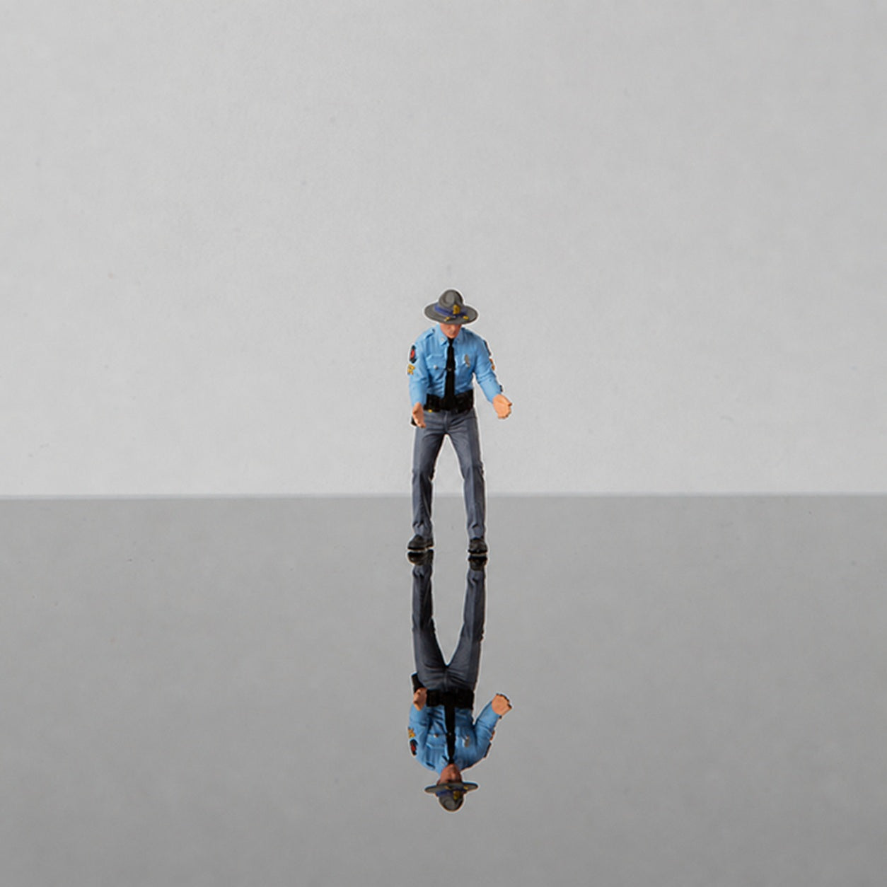 1:64 Georgia State Patrol (GSP) S1 Miniature Figure & Prop Series - GSP S1 Bending White Officer Figure