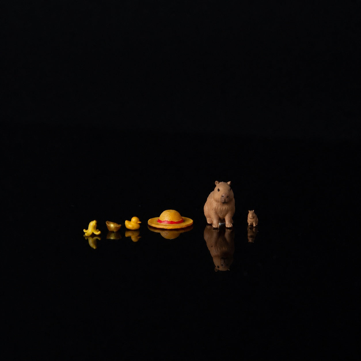 1:64 Park Encounter Miniature Figure Series - Brown Capybara with Five Accessories Figure Set