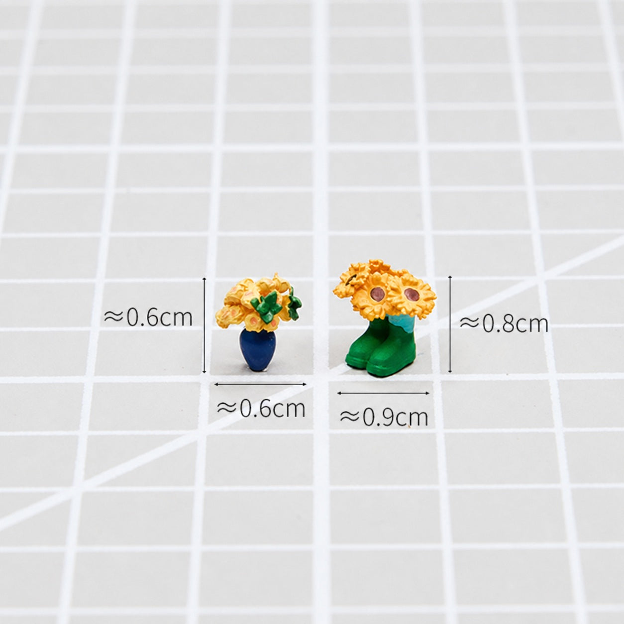 1:64 Floral Arrangement Miniature Diorama Prop Series - Sunflower in Rain Boot & Yellow Roses in Blue Bottle Prop Set