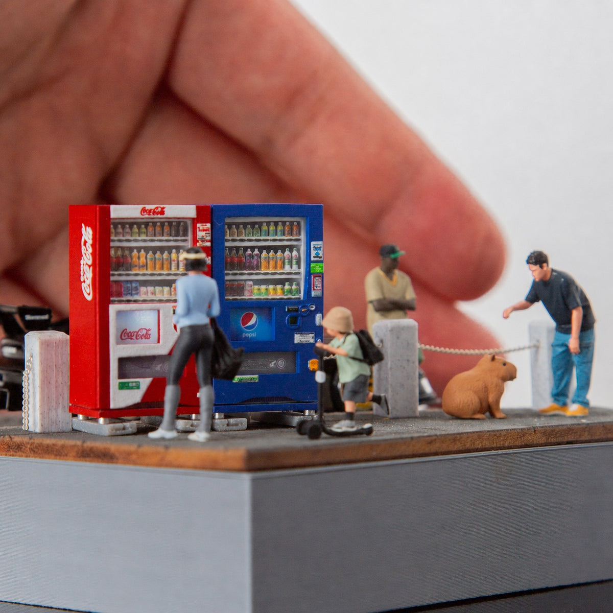 1:64 FM64 Vending Machine S1 Miniature Diorama Prop Series - Red Vending Machine Diorama Prop