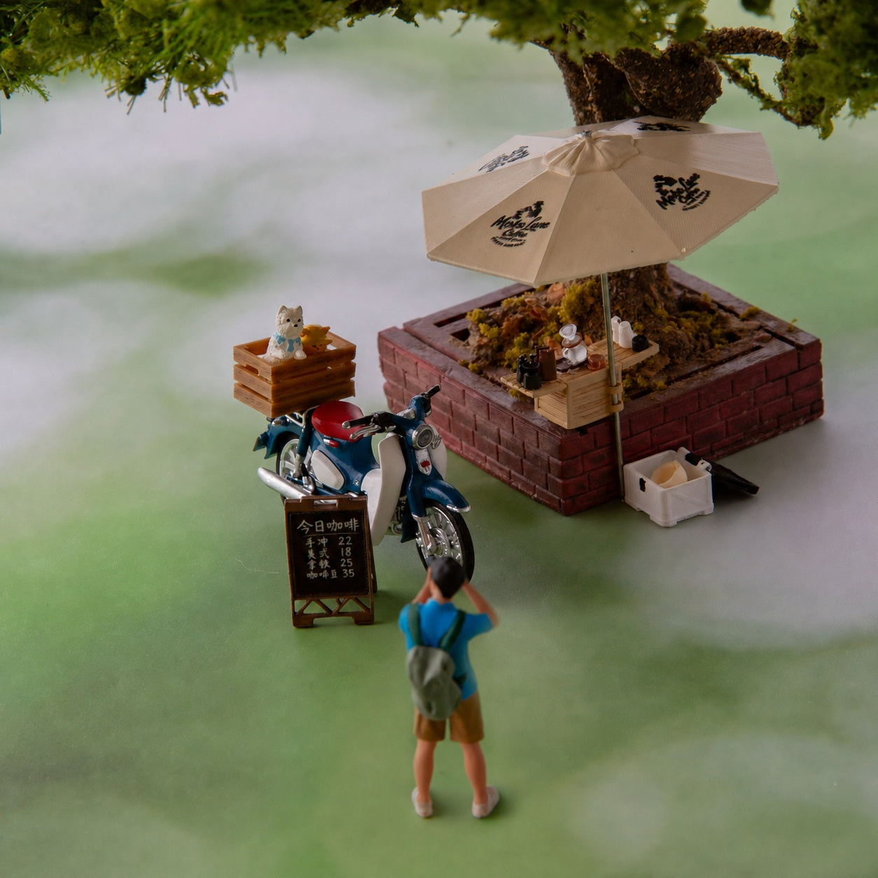 1:64 Honda Super Cub 125 Gulf Blue Motorcycle Diorama Prop - additional product image 4