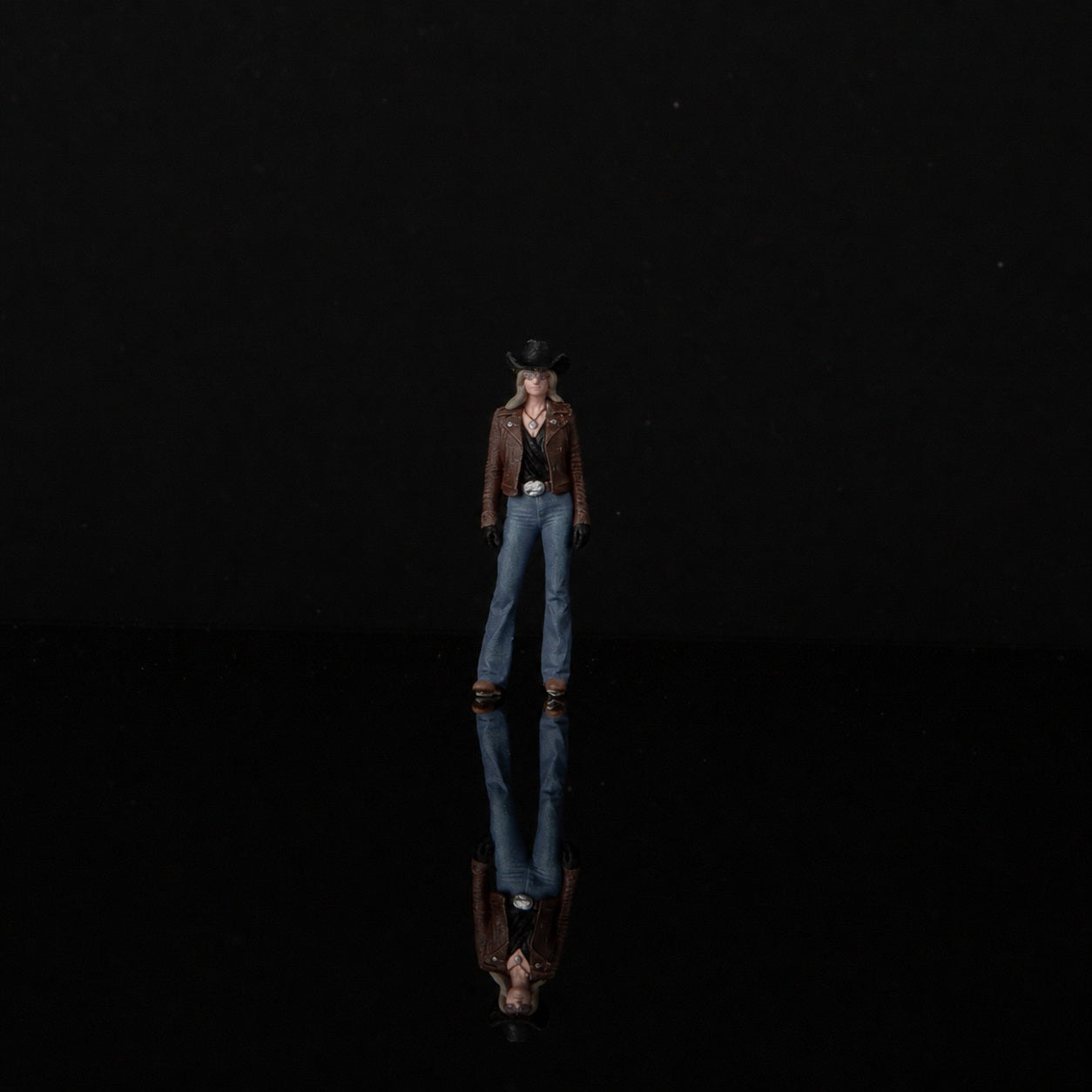 1:64 Texas Cowboy Miniature Diorama Series - Standing Cowgirl in Leather Jacket Figure