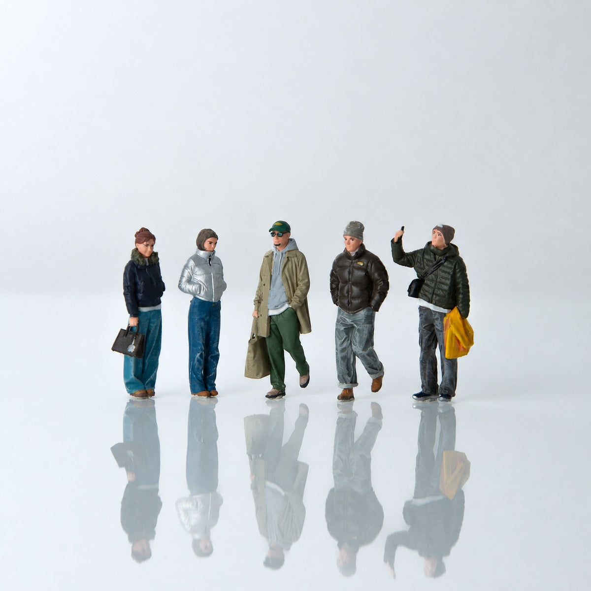 1:64 Everyday Winter Miniature Figure Series A - additional product image 7