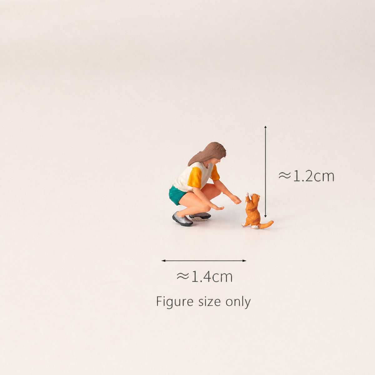 1:64 Everyday Street Scene Miniature Figure Series - Crouching Woman in White Raglan T-Shirt Figure