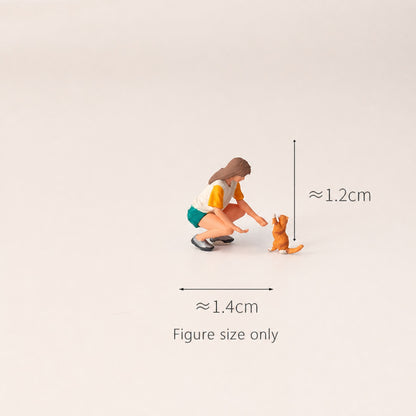1:64 Everyday Street Scene Miniature Figure Series - Crouching Woman in White Raglan T-Shirt Figure