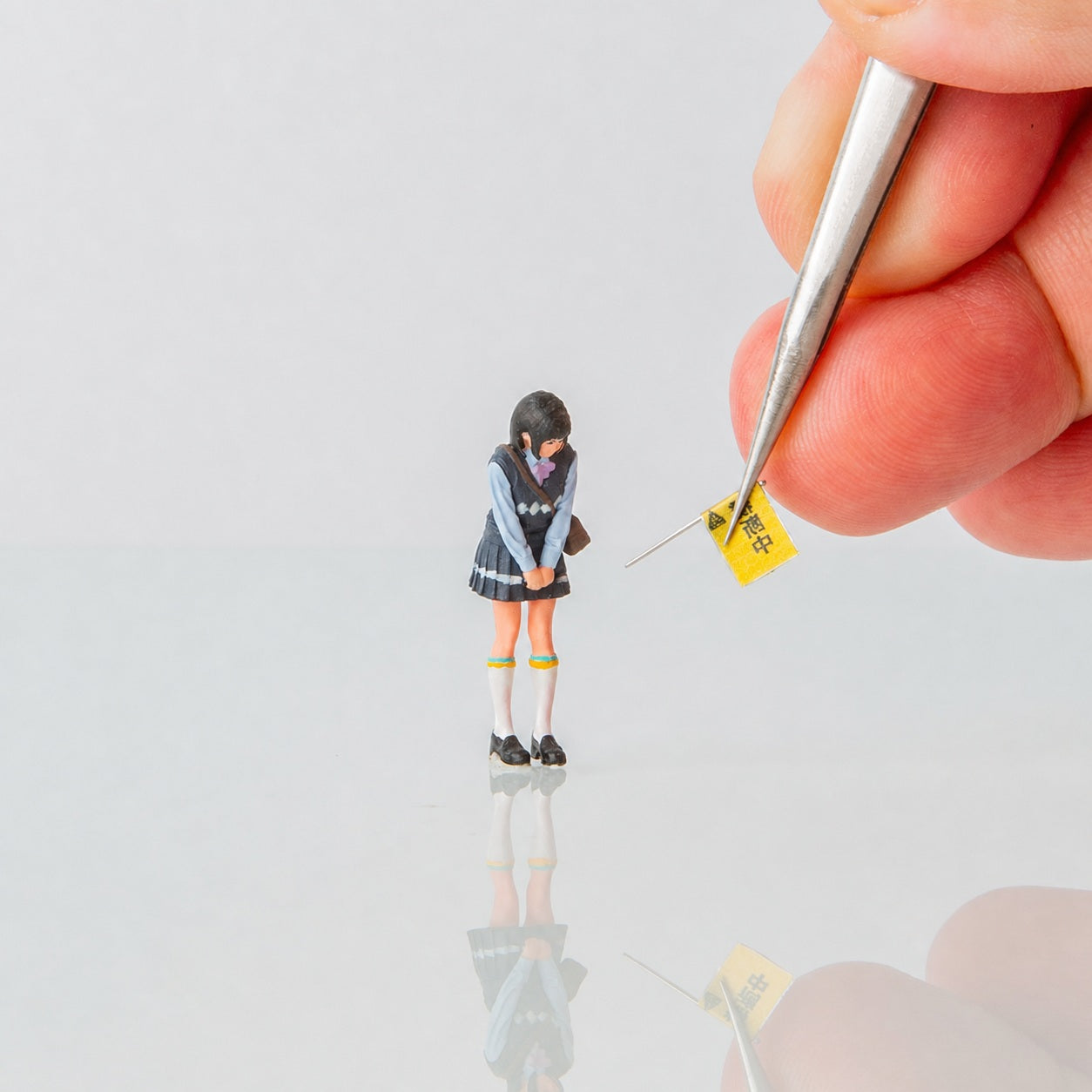 1:64 Japanese Elementary School Students S2 Miniature Diorama Series - Female Teacher on School Crossing Duty with Removable Flag Figure