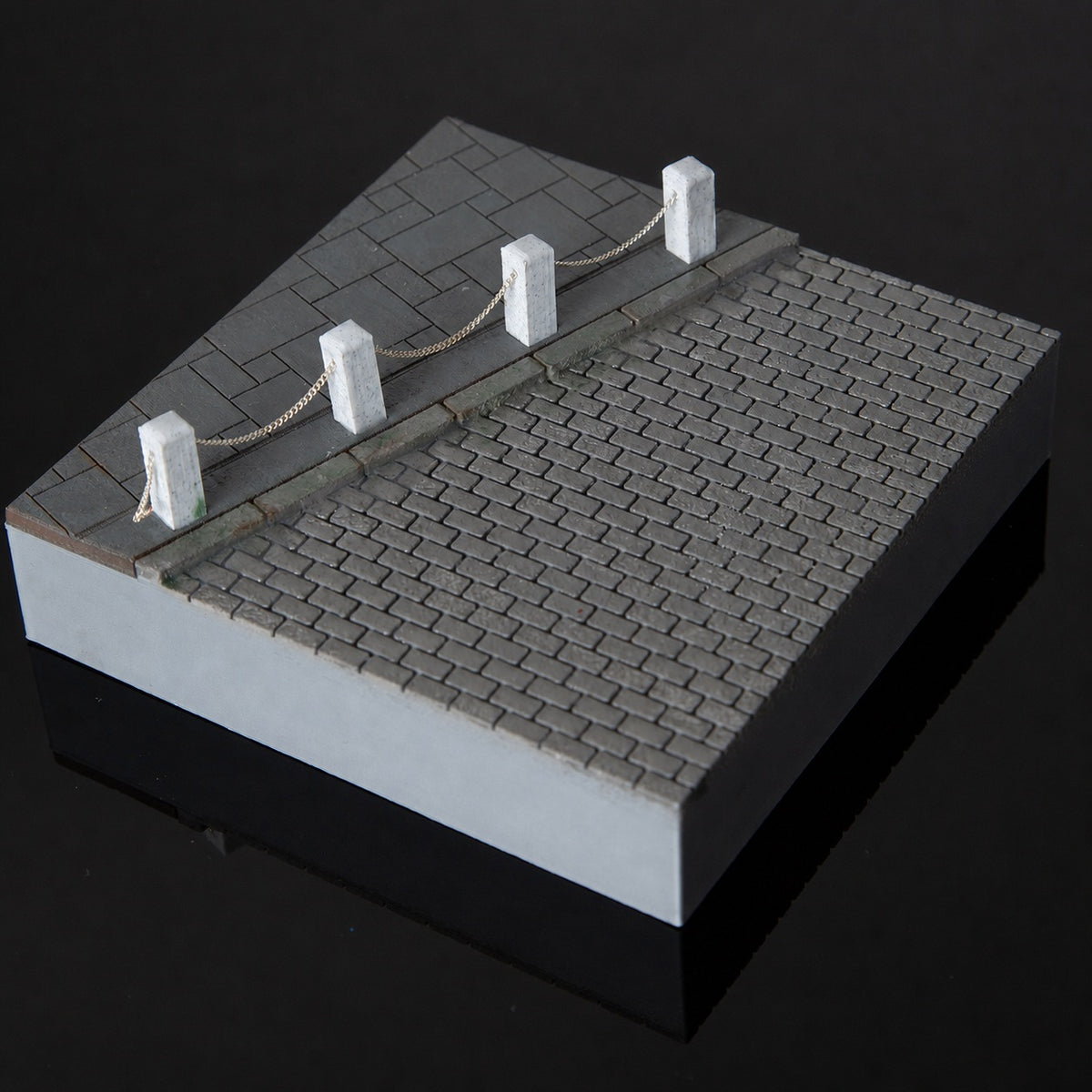 1:64 AFA-KK Handmade 10 cm Diorama Base Series - AFA-KK 10 cm Handmade Diorama Base - After the Rain