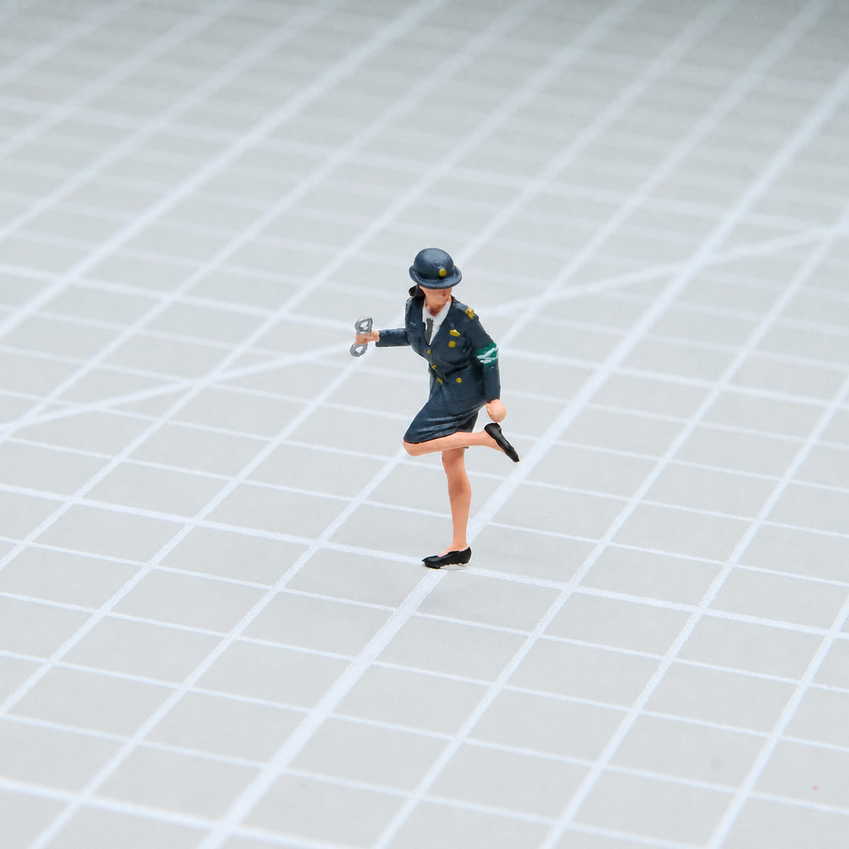 1:64 Japanese Police Miniature Figure Series A - Japanese Female Police Officer Holding Handcuffs Figure