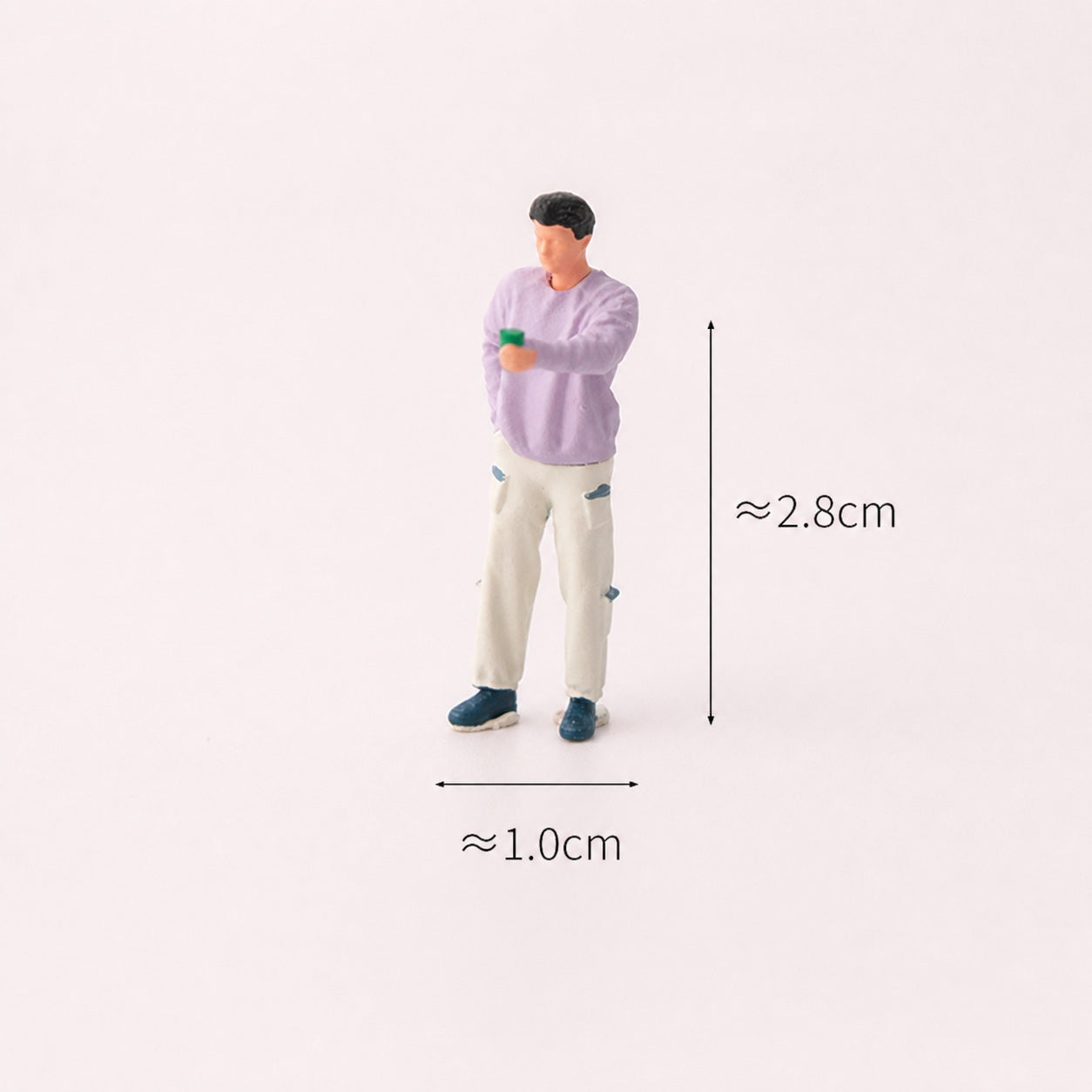 1:64 Standing Outdoor BBQ & Picnic Scene Miniature Diorama Series - Man in Light Purple Top Holding a Drink Figure