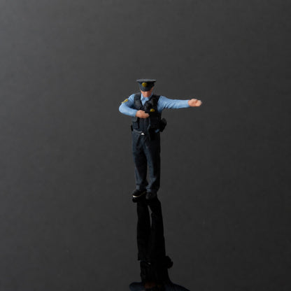 1:64 Japan MPD S1 Miniature Police Figure Series - Japan MPD S1 Guiding Officer Figure