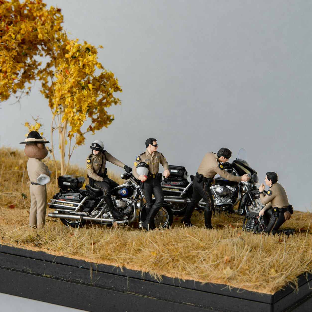 1:64 Florida Highway Patrol (FHP) S2 Motorcycle Unit Miniature Diorama Series - additional product image 11