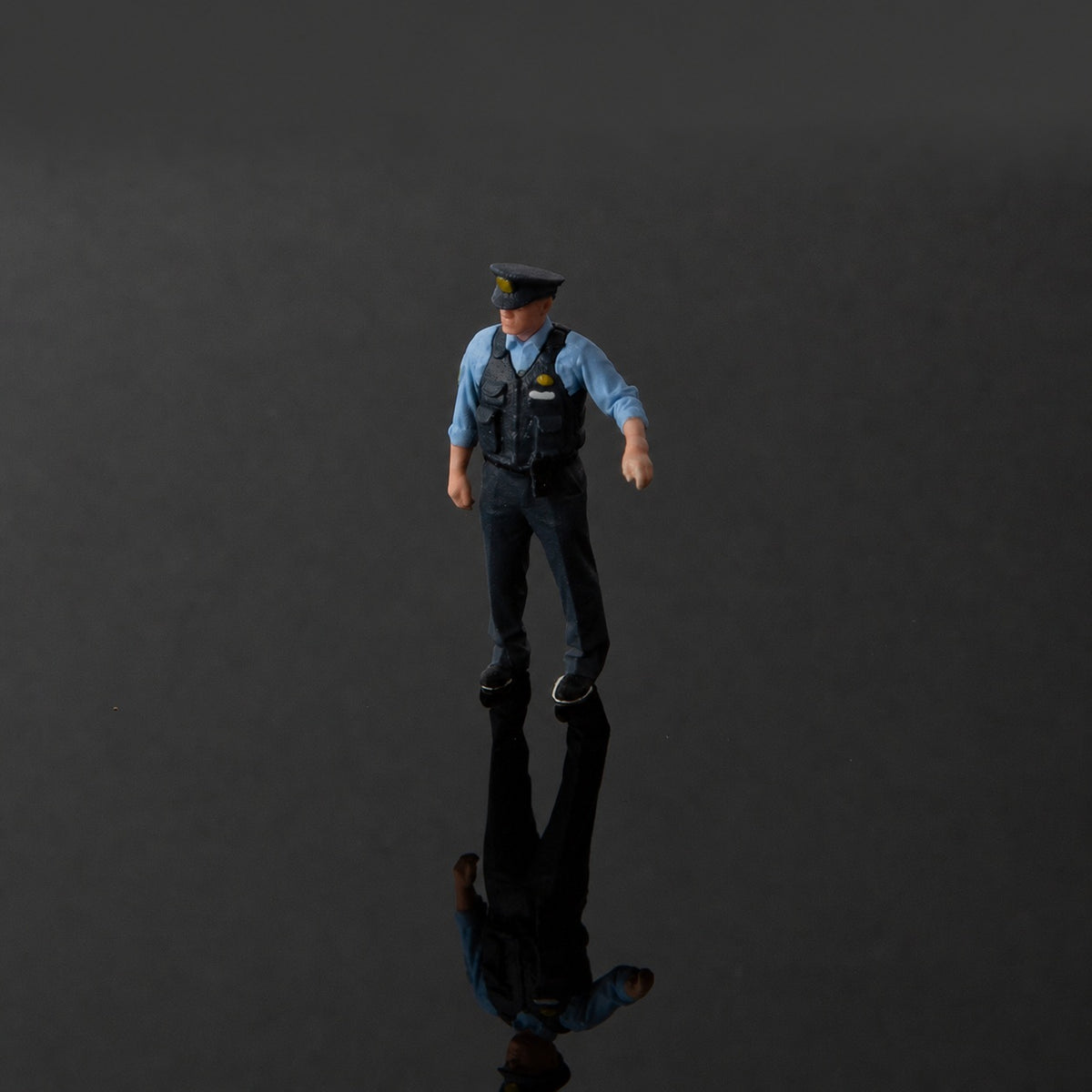1:64 Japan MPD S1 Miniature Police Figure Series - Japan MPD S1 Directing Officer Figure