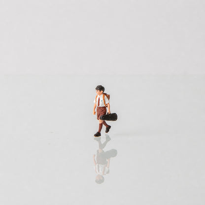 1:64 Japanese Elementary School Students S2 Miniature Diorama Series - Little Boy Carrying a Violin Case Figure