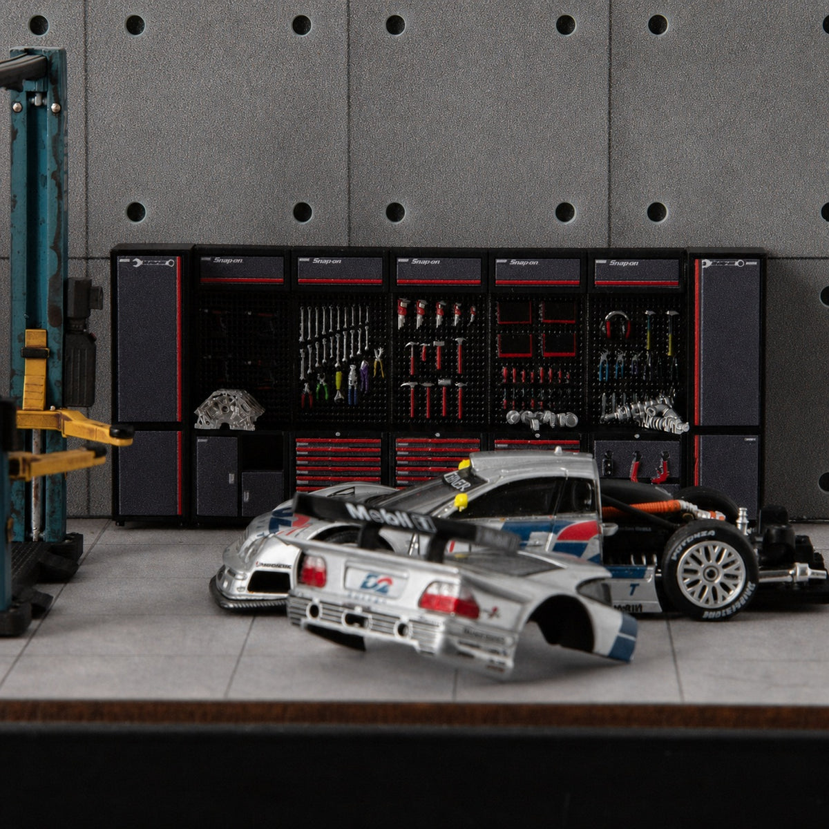 1:64 Auto Repair Workstation S1 Diorama Prop - additional product image 4