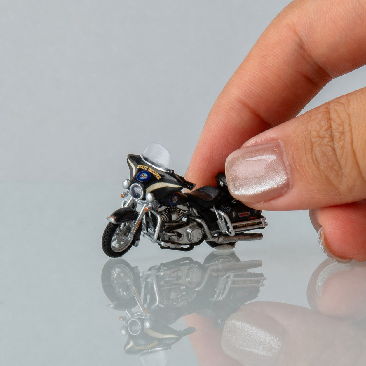1:64 Harley-Davidson Electra Glide Revival FHP Motorcycle Diorama Prop - Black - additional product image 3