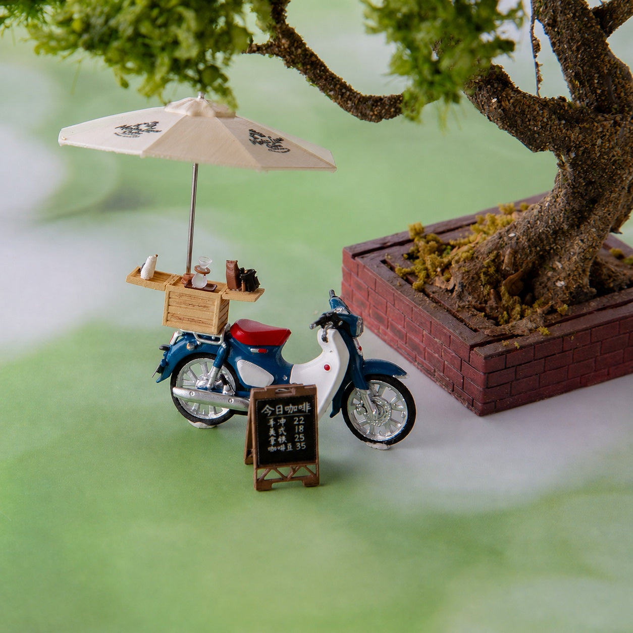 1:64 Honda Super Cub 125 Gulf Blue Motorcycle Diorama Prop - additional product image 5