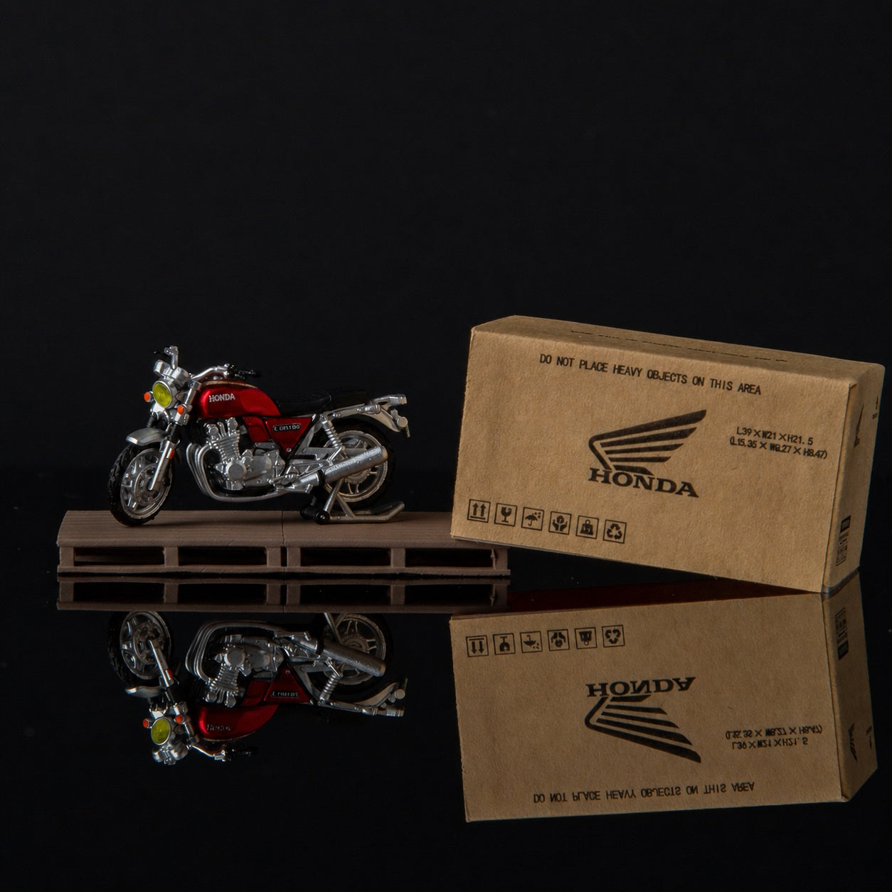 1:64 Honda CB1100 Motorcycle Model Series - Honda CB1100 Candy Red Motorcycle Diorama Prop