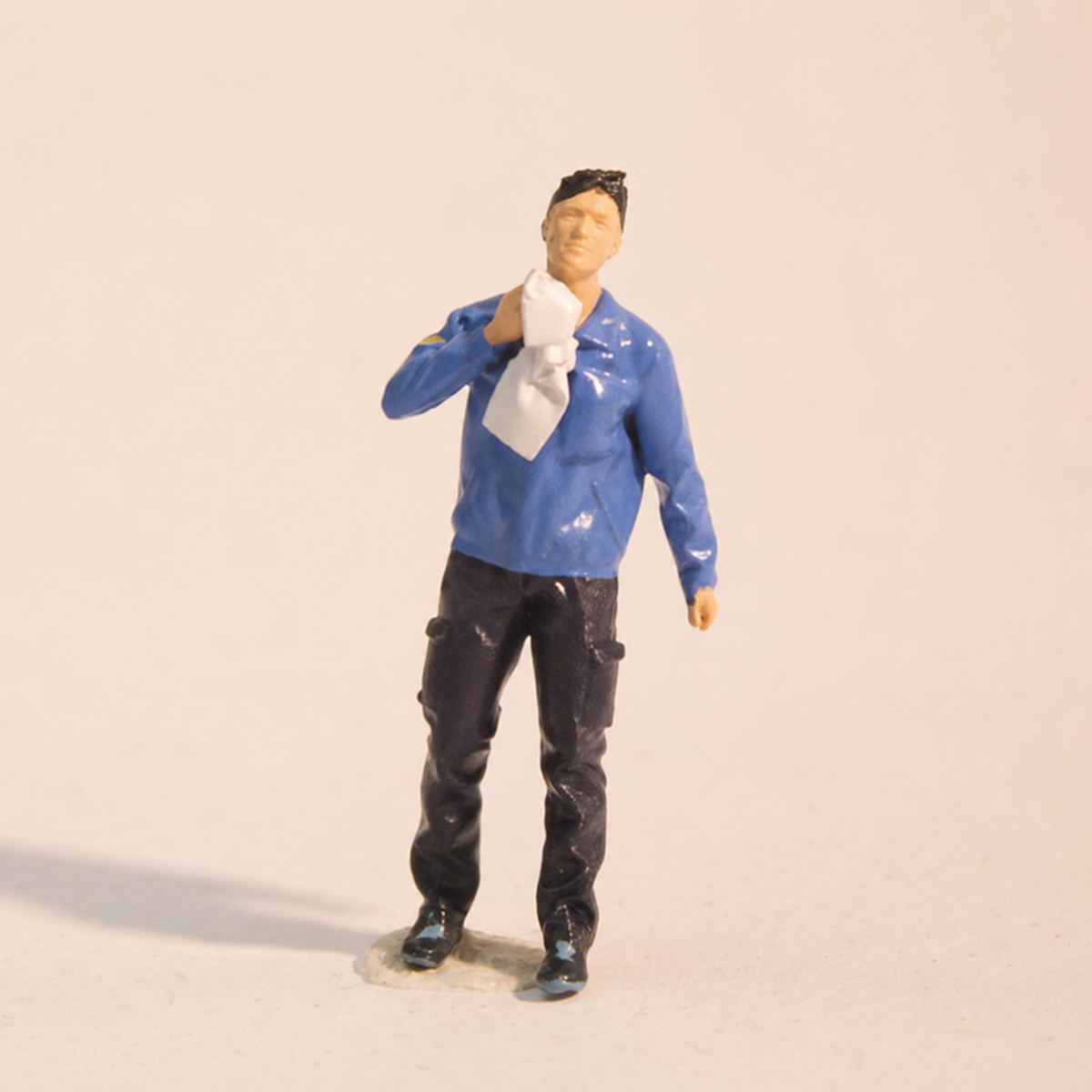1:64 Material Handling Workers Miniature Diorama Series - Male Worker in Blue Coveralls Wiping Sweat Figure