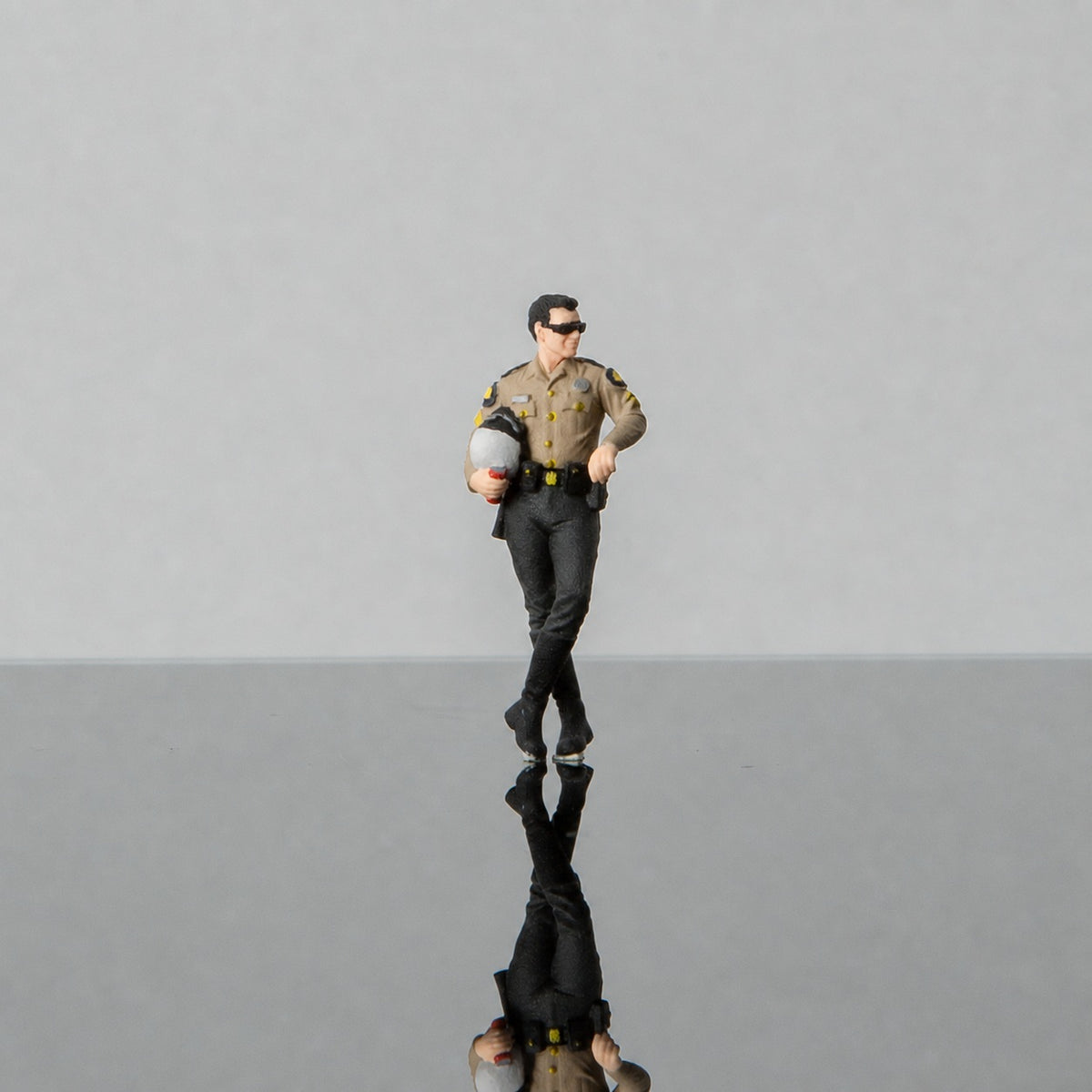 1:64 Florida Highway Patrol (FHP) S2 Motorcycle Unit Miniature Diorama Series - FHP S2 Leaning Motorcycle Officer Figure