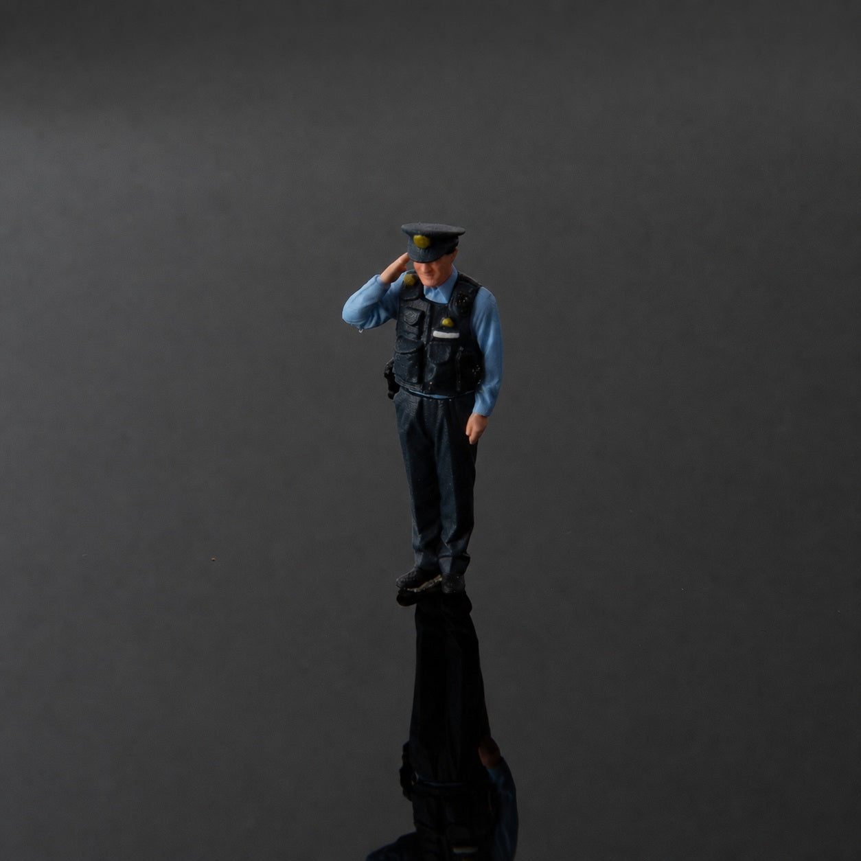 1:64 Japan MPD S1 Miniature Police Figure Series - Japan MPD S1 Traffic Cone Officer Figure