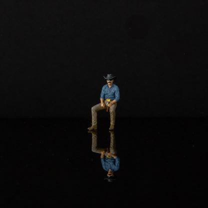 1:64 Texas Cowboy Miniature Diorama Series - Beer-Drinking Cowboy Figure