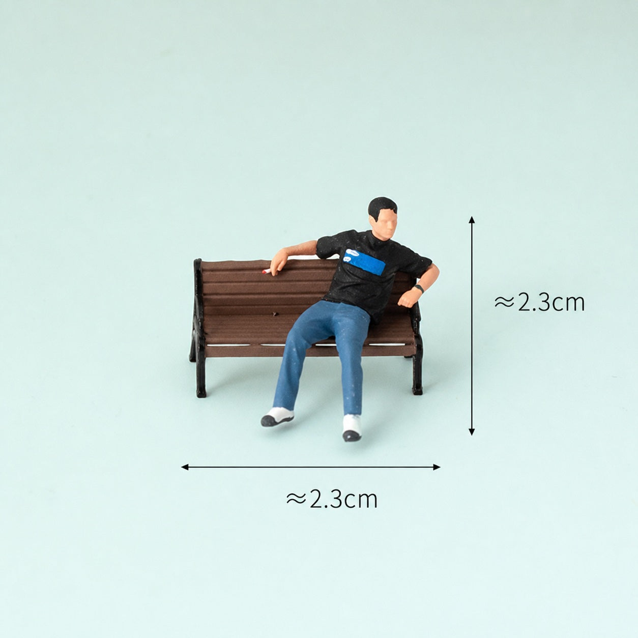 1:64 Everyday Street Scene Miniature Figure Series - Seated Man Smoking on a Bench Diorama Set