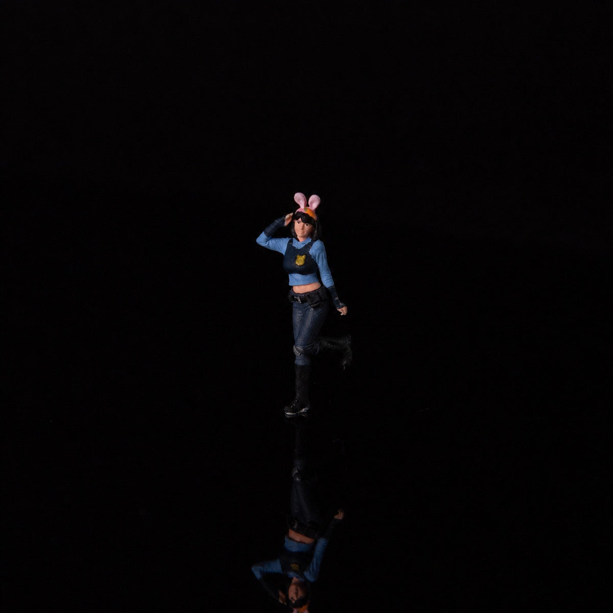 1:64 Park Encounter Miniature Figure Series - Saluting Girl in Rabbit Cosplay Figure