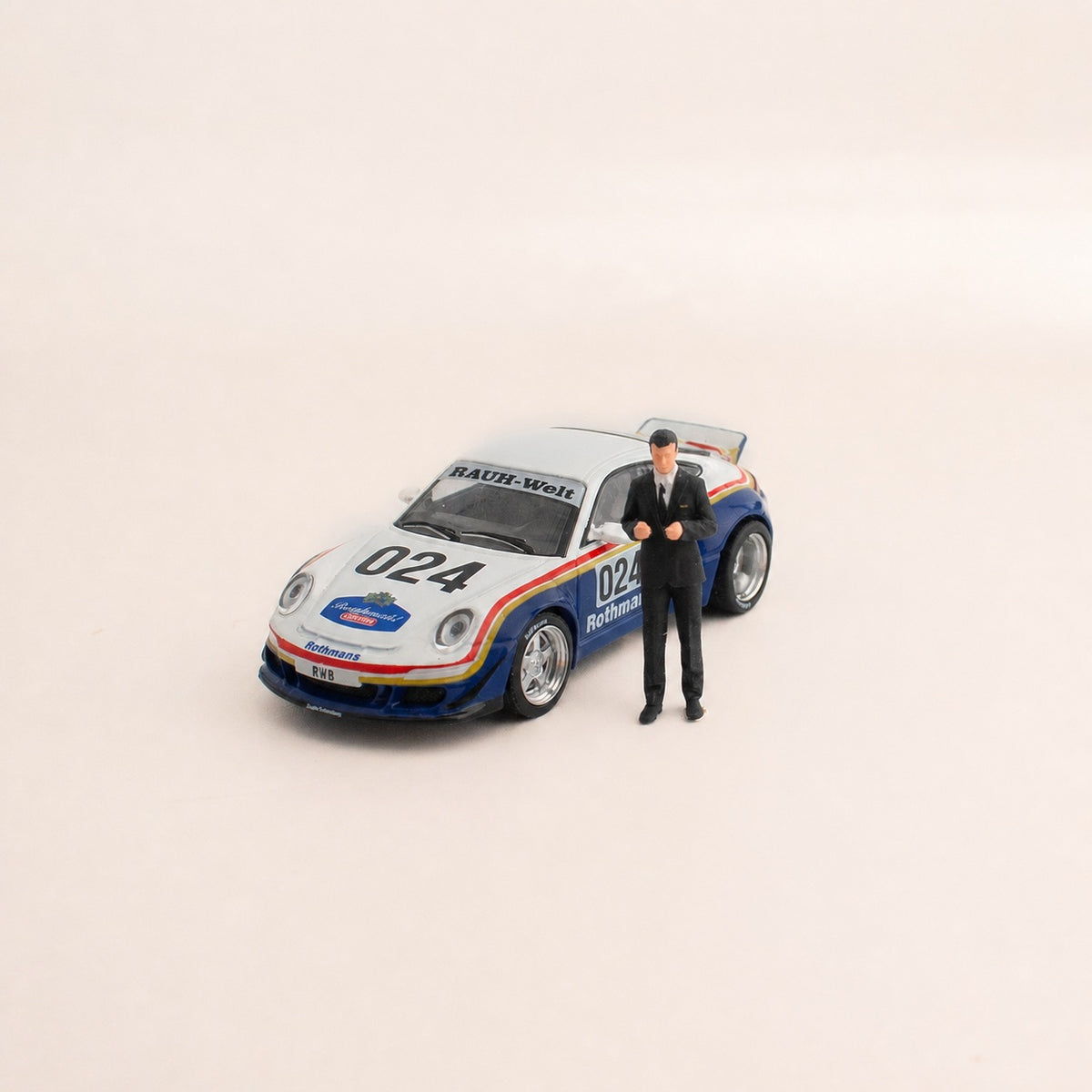 1:64 Business Suit Miniature Figure Series - Standing Man in Suit Presenting with Both Hands Figure