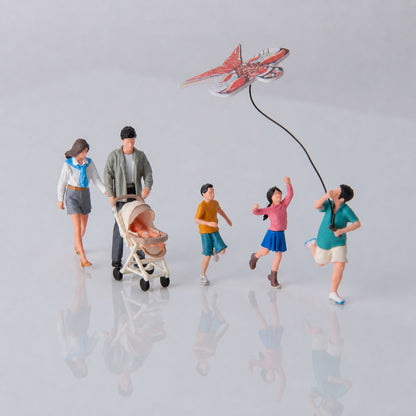 1:64 Spring Outing Kite-Flying & Walking Family Figure Set - additional product image 2