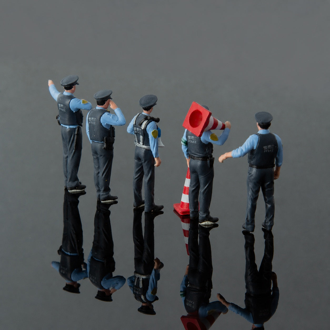 1:64 Japan MPD S1 Miniature Police Figure Series - additional product image 7