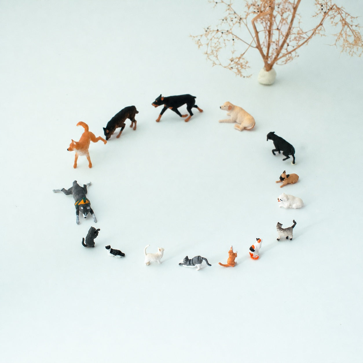 1:64 Everyday Street Scene Miniature Figure Series - Complete Animal Figure Set