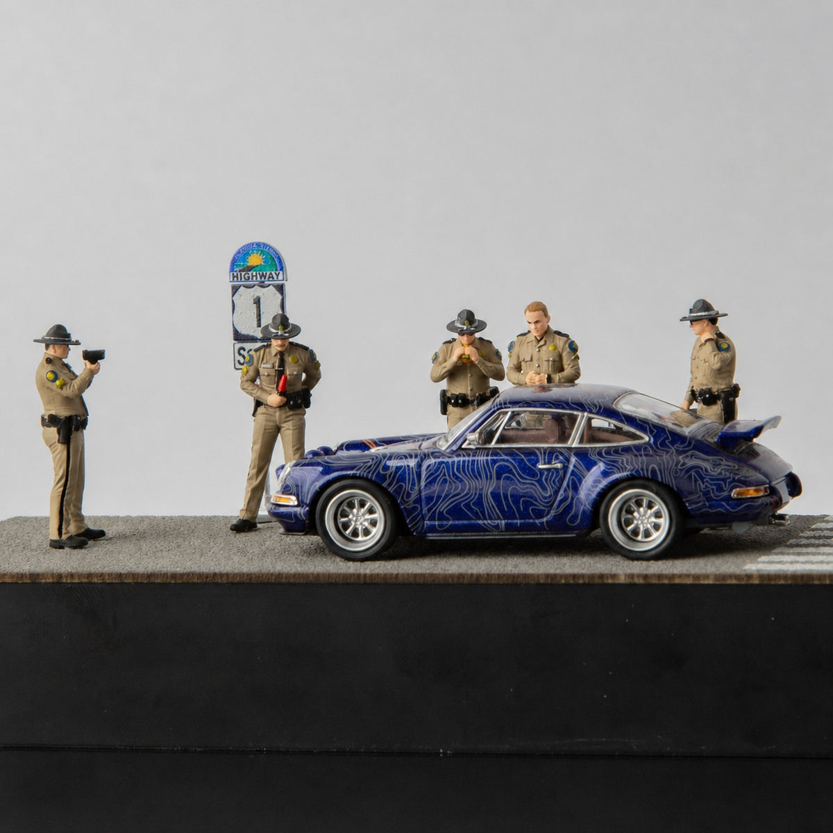 1:64 Florida Highway Patrol (FHP) S1 Miniature Figure & Prop Series - additional product image 10
