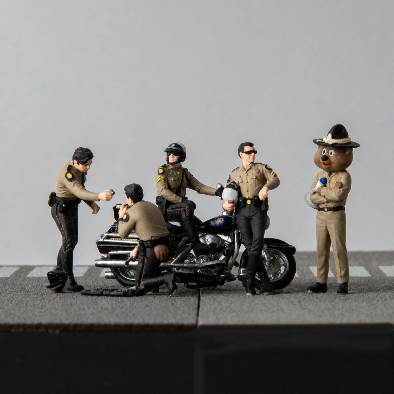 1:64 Florida Highway Patrol (FHP) S2 Motorcycle Unit Miniature Diorama Series - additional product image 9