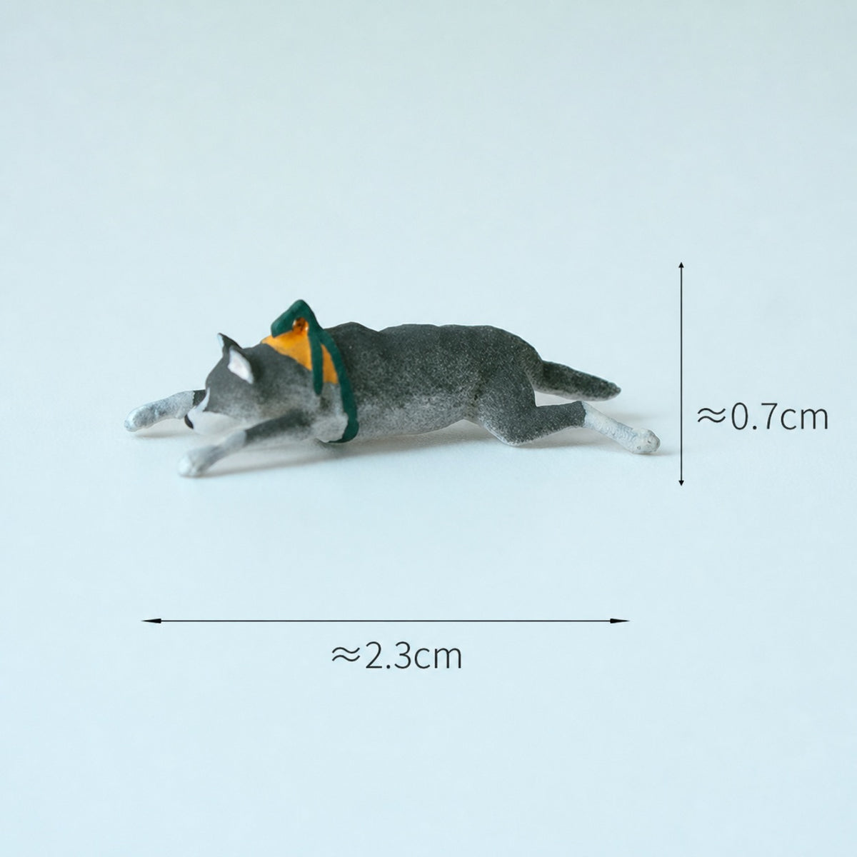 1:64 Cats & Dogs Miniature Animal Figure Series - Lying Husky Figure