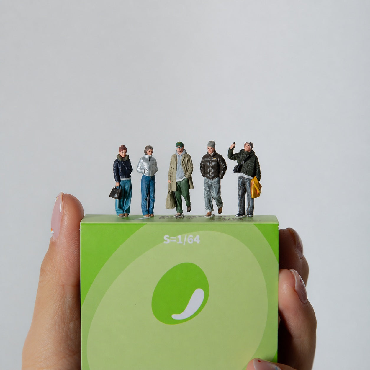 1:64 Everyday Winter Miniature Figure Series A - additional product image 10