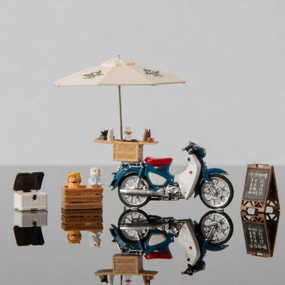 1:64 Honda Super Cub 125 Gulf Blue Motorcycle Diorama Prop - additional product image 2