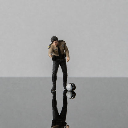 1:64 Florida Highway Patrol (FHP) S2 Motorcycle Unit Miniature Diorama Series - FHP S2 Cigarette-Lighting Motorcycle Officer Figure with Helmet