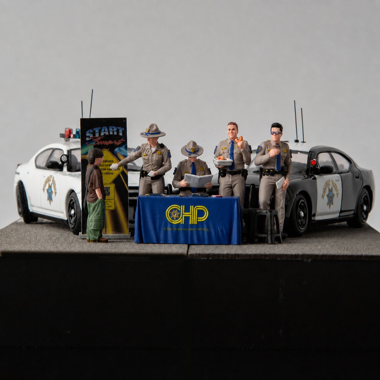 1:64 California Highway Patrol (CHP) S1 Miniature Figure & Prop Series - additional product image 11